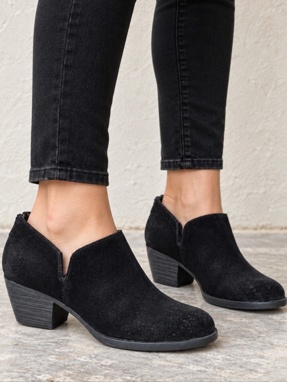 Børn Antonia Boho Minimalist Distressed Oiled Suede V Notch Ankle Boots 8.5M